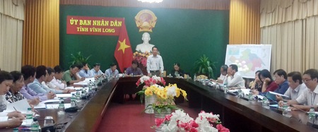 Phó Chủ tịch UBND tỉnh- Lữ Quang Ngời phát biểu tại cuộc họp.