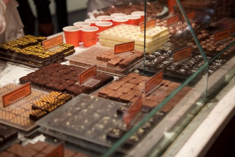 Lịch sử ngọt ngào về những thỏi chocolate đang được trưng bày tại một viện bảo tàng đầu tiên về chocolate ở thành phố New York, Mỹ từ nhiều tháng nay do nhà sản xuất chocolate và là chuyên gia đồ ngọt nổi tiếng của Mỹ Jacques Torres thực hiện
