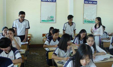 Một buổi ôn thi của học sinh Trường THCS- THPT Phú Quới.