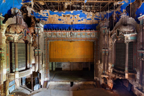 Matt đam mê những tòa nhà đẹp bị bỏ hoang và bắt đầu chụp hàng loạt nhà hát xa hoa một thời khắp nước Mỹ từ năm 2009. Trong ảnh là nhà hát Kenosha ở bang Wisconsin.