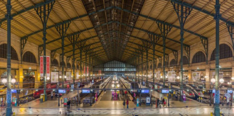 2. Gare du Nord, Paris, Pháp  23 bức tượng tuyệt đẹp tượng trưng cho các điểm đến được lắp đặt nhà ga này. Nếu bạn quên đi sự hỗn loạn xung quanh nhà ga trong và có một cái nhìn sâu hơn, bạn sẽ biết nó đẹp như thế nào.