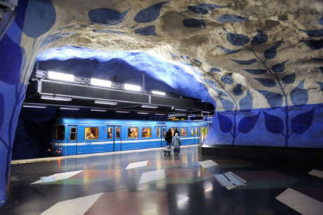 13. Trạm T-Centralen, Stockholm, Thụy Điển  Ga tàu điện ngầm dưới đất này nổi tiếng với sự sach sẽ và lối trang trí độc đáo.