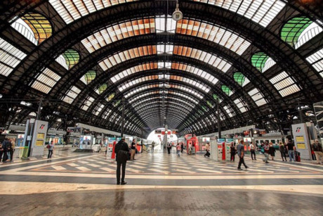 9. Milano Centrale, Milan, Ý  Một trong những trạm xe lửa nhộn nhịp nhất của châu Âu. Mặc dù nó đã được xây dựng dưới thời chủ nghĩa phát xít, nhưng bây giờ, nó là một biểu tượng của kiến châu Âu.