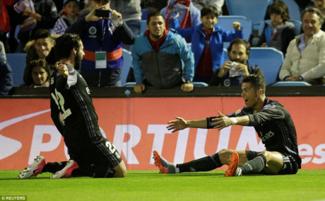 Ronaldo ghi 2 bàn thắng từ cú đúp kiến tạo của Isco (Ảnh: Reuters).