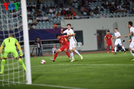 Dù mở màn rất tốt nhưng các chân sút U20 Việt Nam đã không sắc sảo trong các pha dứt điểm.