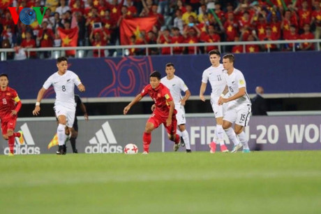 Sang hiệp 2, U20 Việt Nam có dấu hiệu đuối về thể lực nên không còn duy trì được sức ép như những phút đầu.