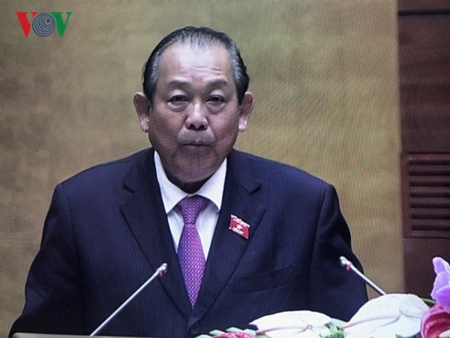 Phó thủ tướng Thường trực Trương Hòa Bình đọc tờ trình của Chính phủ báo cáo đánh giá bổ sung kết quả phát triển kinh tế - xã hội năm 2016 và tình hình triển khai nhiệm vụ những tháng đầu năm 2017 tại Kỳ họp thứ 3, Quốc hội khoá XIV.