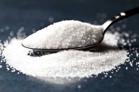 Bao nhiêu đường là quá nhiều?-Tổ chức Y tế Thế giới gần đây đã khuyến cáo nên giảm lượng đường trong các bữa ăn. Chỉ cần 5% lượng đường có trong lượng calo nạp vào cơ thể hàng ngày, tương đương khoảng 6 muỗng cà phê đường. Giảm lượng đường tiêu thụ có thể rất phức tạp vì có ở khắp mọi nơi - bạn sẽ thấy ngay cả trong thực phẩm lành mạnh như ngũ cốc và sữa chua...(Ảnh:istock/xristov)