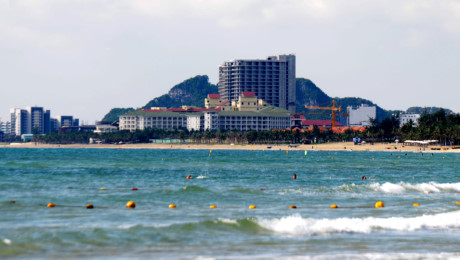 Về phía Non Nước có dự án khu du lịch biển Ngũ Hành Sơn của Indochina Capital trên đường Trường Sa có vốn đầu tư 116 triệu USD hay khu biệt thự nghỉ dưỡng du lịch cao cấp Sunrise có vốn 30 triệu USD.