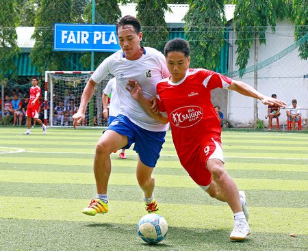 Trận đấu giữa Bia Sài Gòn sông Tiền (áo đỏ) gặp Relax Vĩnh Long.