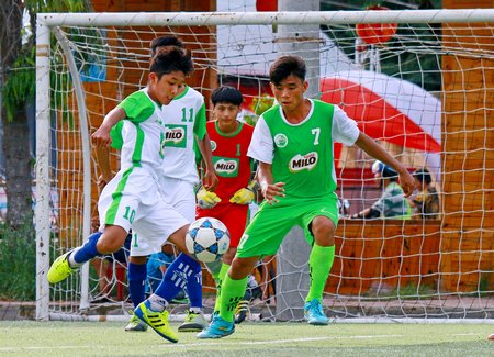 Trận đấu khối THCS, TP Hồ Chí Minh (áo xanh) thắng Kiên Giang 3-0.