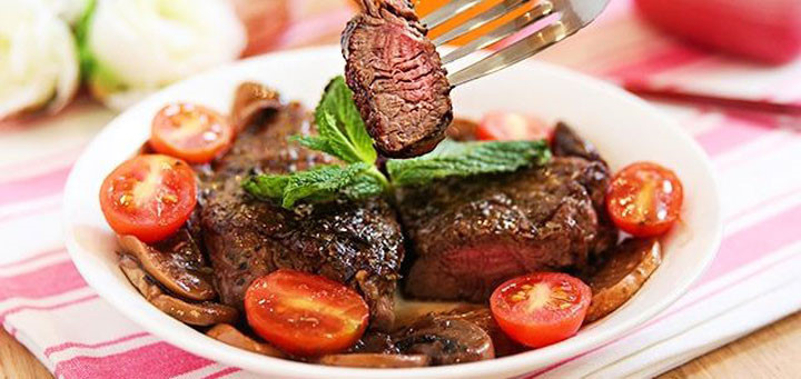 Thịt bò: Cung cấp protein và chứa các axit amin cần thiết giúp cho chức năng thận khỏe mạnh.