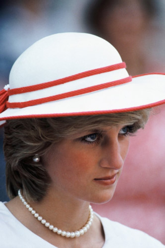 Công nương Diana vô cùng gợi cảm và xinh đẹp trong một bữa tiệc tại Argentina, tháng 11/1995.