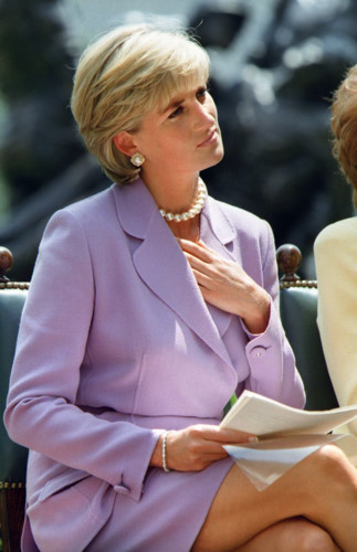 Công nương Diana tham dự một sự kiện của Hội Chữ thập đỏ tại Washington vào tháng 6/1997.