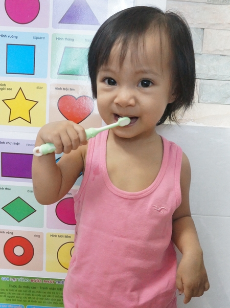 Nên tập thói quen giữ vệ sinh răng miệng cho trẻ phòng ngừa sâu răng.