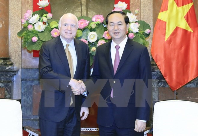 Chủ tịch nước Trần Đại Quang tiếp Đoàn các nghị sỹ Hoa Kỳ do Thượng nghị sỹ John McCain dẫn đầu nhân chuyến thăm và làm việc tại Việt Nam. (Ảnh: Nhan Sáng/TTXVN)