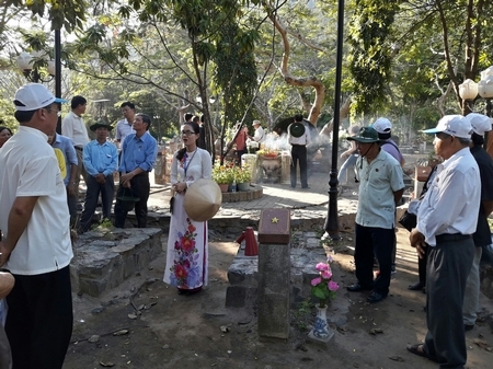 Nghĩa trang Hàng Dương- mộ nữ anh hùng Võ Thị Sáu thu hút hàng ngàn lượt khách tham quan dịp 30/4/2017.