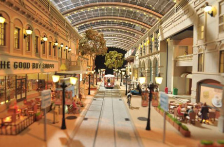 Trung tâm thương mại thế giới Mall of the World ở Dubai sẽ là công trình mái vòm khổng lồ với kích thước gấp 9 lần Trung tâm thương mại Mall of America. Khi được mở cửa vào năm 2029, tòa nhà này sẽ là một công trình gồm hàng nghìn phòng khách sạn được kiểm soát nhiệt độ và có tuyến trung chuyển riêng.