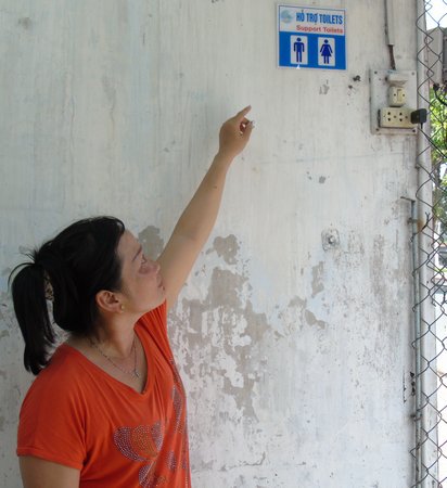 Mô hình “Hỗ trợ nhà vệ sinh cho du khách vãng lai có nhu cầu” được nhiều gia đình phụ nữ tham gia.