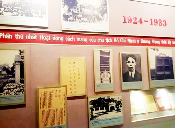Hình ảnh, tư liệu quý về Bác Hồ được trưng bày, giới thiệu tại Di tích lịch sử Hồ Chí Minh ở Quảng Châu (Trung Quốc) . Ảnh: HOÀI NAM