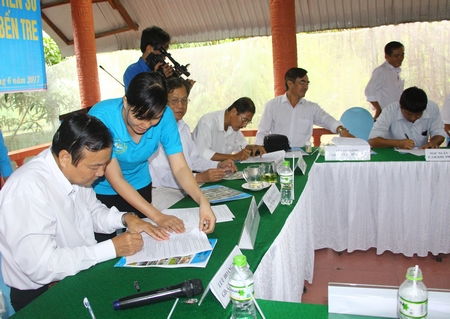 Có 15 doanh nghiệp du lịch của 3 tỉnh tham gia ký kết hợp tác