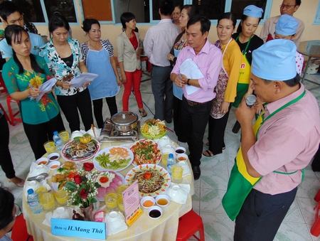Nhiều hoạt động được tổ chức kỷ niệm ngày Gia đình Việt Nam 28/6, trong đó có hội thi nấu ăn của gia đình văn hóa.