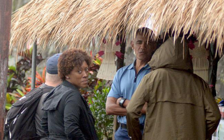 Cựu Tổng thống Mỹ giản dị như bao du khách khác đến Bali. (Ảnh: AFP)