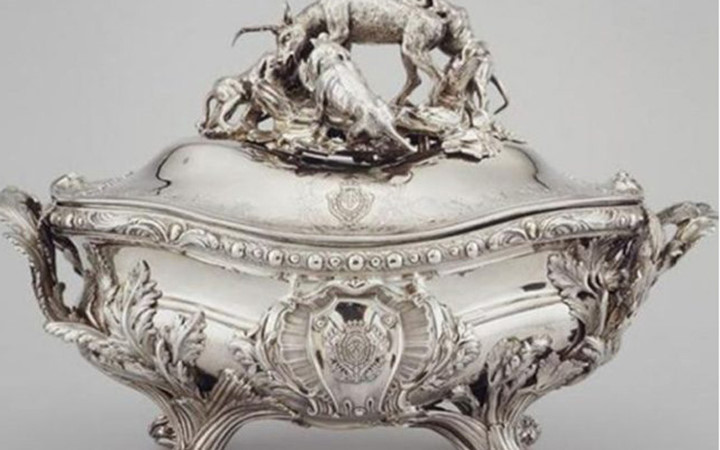  Mâm bạc hoàng gia của vua Louis XV trị giá 9,7 triệu USD