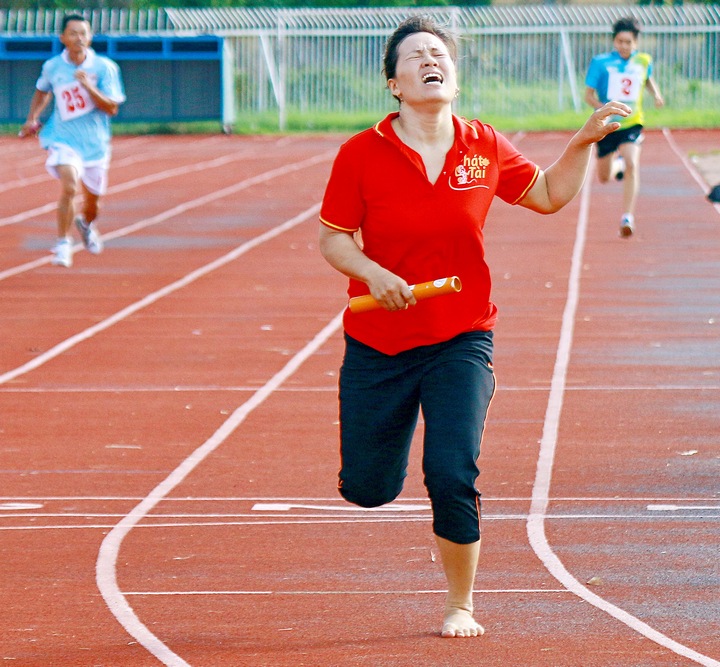 Đội Tam Bình tiếp tục giành giải nhất nội dung chạy 1.200m gia đình cha, mẹ, con trai.