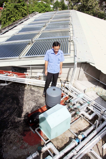 Hệ thống nước nóng năng lượng mặt trời có quy mô 5.000 lít được lắp đặt tại Khách sạn Cửu Long.