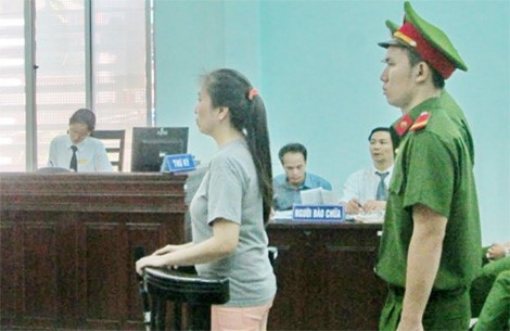 Bị cáo Nguyễn Ngọc Như Quỳnh trả lời thẩm vấn tại tòa.
