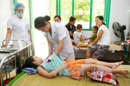 Trẻ em điều trị viêm não tại Bệnh viện Trẻ em Hải Phòng. Ảnh: Lâm Khánh/TTXVN