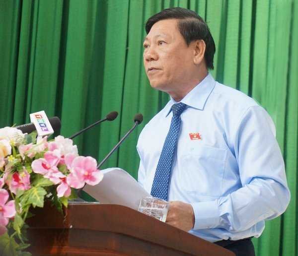 Bí thư Tỉnh ủy- Trần Văn Rón đến dự và phát biểu tại kỳ họp