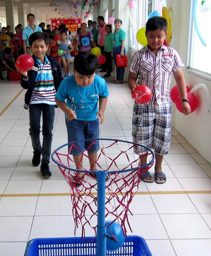 Tổ chức hoạt động vui chơi cho trẻ trong Tháng hành động vì trẻ em 2017.