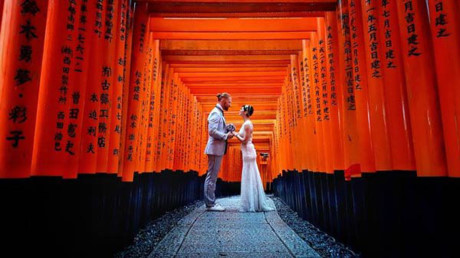 Cổ kính tại đền Fushimi Inari, Kyoto, Nhật Bản.