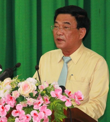 Phó Chủ tịch UBND tỉnh- Trần Hoàng Tựu trả lời chất vấn.