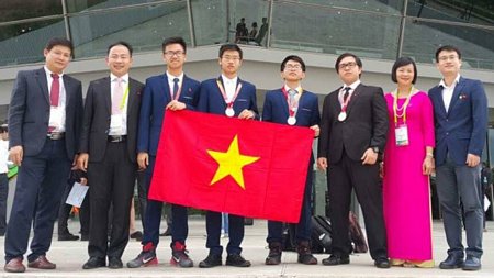 Đoàn Việt Nam lần đầu tiên đạt 3 HCV kỳ thi Olympic Hóa học quốc tế năm 2017.