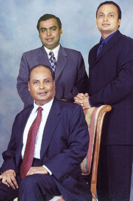 3. Gia đình Ambani (Reliance Group , Ấn Độ):    Người khổng lồ đứng đầu ngành dầu khí của Ấn Độ đang được điều hành bởi các thành viên của gia đình Ambani. Khối tài sản của gia đình đứng đầu ngành dầu khí này hiện có là 25,8 tỷ USD. Gia đình này cũng đang lấn sân sang viễn thông giống như CP Group.