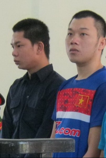 Nguyễn Duy (phải) và Đoàn Việt Nam.