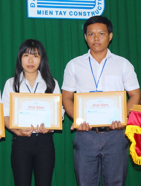 Tuấn Huy và Thanh Thảo luôn nỗ lực để đạt thành tích cao trong học tập.