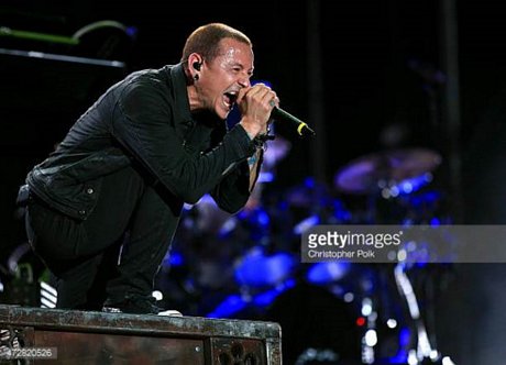 Chester Bennington, thủ lĩnh của nhóm nhạc rock Linkin Park đã qua đời ở tuổi 41. Ảnh: Getty.