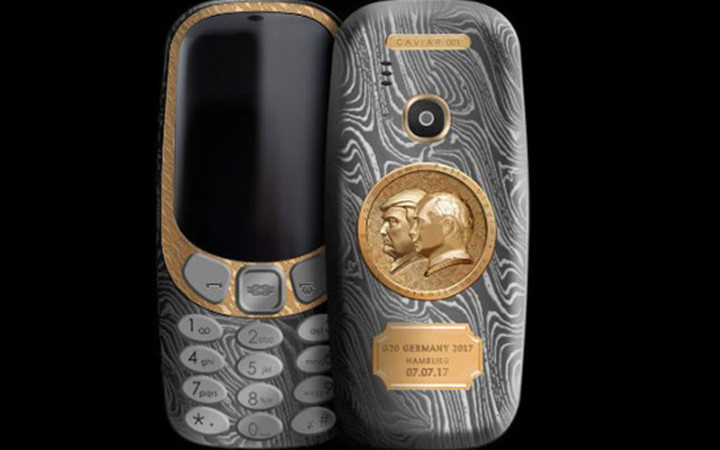 Để hưởng ứng cuộc họp thượng đỉnh G20 năm nay, Nokia đã sản xuất một phiên bản đặc biệt cho dòng máy 3310 với giá gần 2.500 USD (hơn 50 triệu đồng) - (Ảnh: Phonearena)