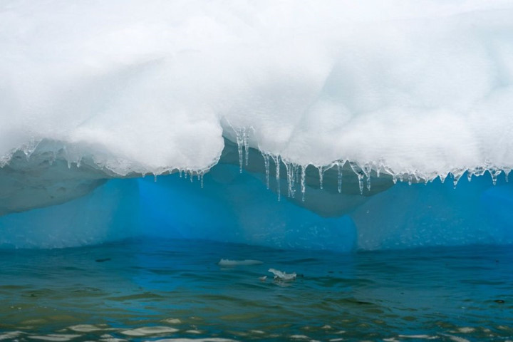 Hiện tượng băng tan và tách ra khỏi các tảng băng lớn diễn ra ngày càng thường xuyên hơn ở Nam Cực. Nhiều nhà khoa học cho rằng, điều này xuất phát từ sự nóng lên của trái đất. Ảnh: Antarctica Melting
