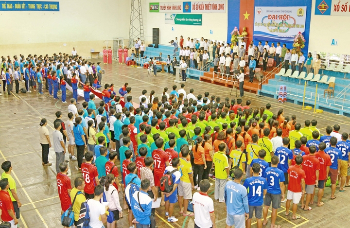 Quang cảnh lễ khai mạc đại hội tại Nhà thi đấu TDTT tỉnh.