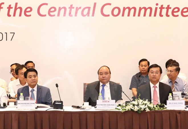 Thủ tướng Nguyễn Xuân Phúc đến dự Diễn đàn Kinh tế tư nhân Việt Nam lần thứ 2 năm 2017. (Ảnh: Thống Nhất/TTXVN)