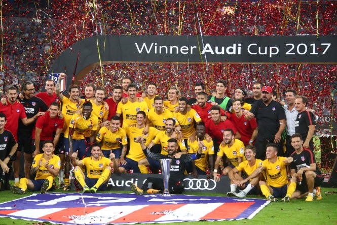 Các cầu thủ Atletico Madrid và chức vô địch Audi Cup 2017. Ảnh: REUTERS