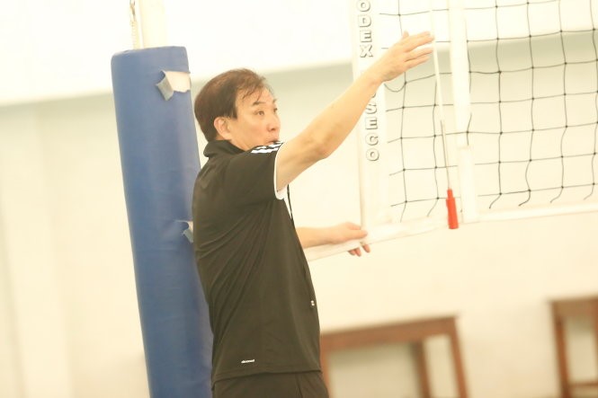 Chuyên gia Hidehiro Irisawa sẽ gắn bó cùng tuyển bóng chuyền nữ VN ở SEA Games 29. Ảnh: H.HÀ