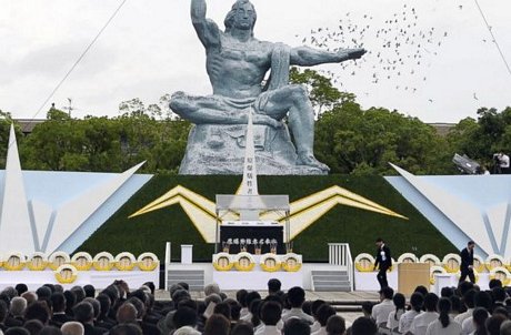 Quang cảnh lễ tưởng niệm 72 năm thảm họa bom nguyên tử tại Nagasaki. (Nguồn: AP)