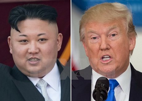 Tổng thống Mỹ Donald Trump (phải) và Nhà lãnh đạo Triều Tiên Kim Jong-Un. (Nguồn: AFP/TTXVN)