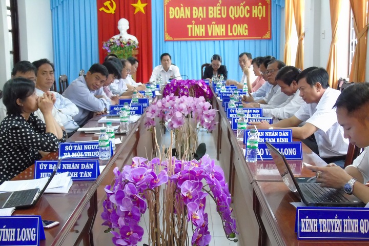 Đoàn Đại biểu Quốc hội tỉnh Vĩnh Long dự phiên họp chất vấn trực tuyến.
